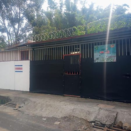 Hogar Tico-Estadounidense Cerca De Aeropuerto Alajuela Dış mekan fotoğraf